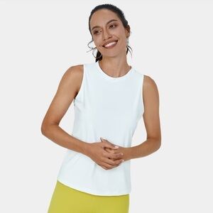 HALARA In My Feels Cut Out Crossover Hem Yoga Tank Top
